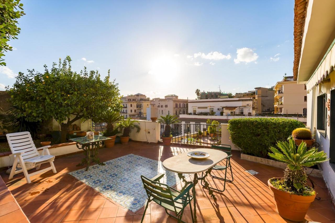 Villa Paola - Hidden Panoramic Garden And Terraces By Napoliapartments Nápoles Exterior foto
